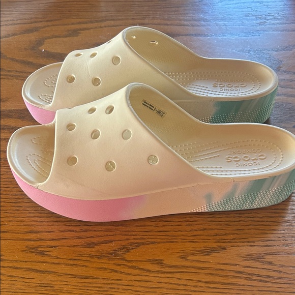 CROCS Shoes - Crocs Women's Classic Platform Ombre Slides Womens size 9 LIKE NEW!